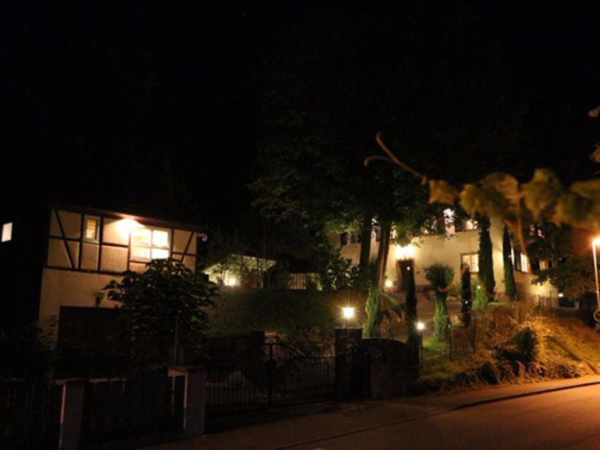 Gesindehaus Charis Villa คิพเพนไฮม์ ภายนอก รูปภาพ