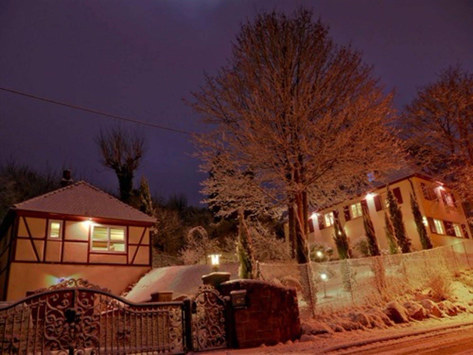 Gesindehaus Charis Villa คิพเพนไฮม์ ภายนอก รูปภาพ